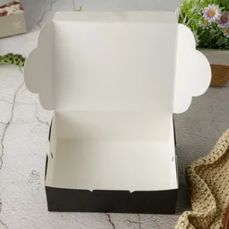 Thumbnail 3 of Quickpack - กล่องพรีเมี่ยม จัดเบรค/Snack ดำขลิบทอง (M) ขนาด 12x16x6 cm – 100 กล่อง