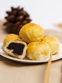 Thumbnail 3 of พรทิพย์ พรีเมี่ยม ขนมเต้าส้อไส้สามรสไข่เค็ม 125 กรัม x 3