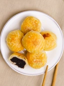 Thumbnail 2 of พรทิพย์ พรีเมี่ยม ขนมเต้าส้อไส้สามรสไข่เค็ม 125 กรัม x 3