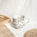 Thumbnail 3 of แก้วน้ำสีขาวเพ้นด้วยลายจุดสีดำ 390 ml. Ink dot mug